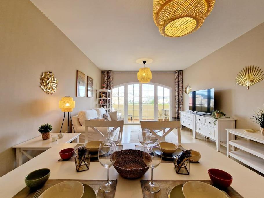 Apartmán Royal Golf View: 2Br, Pools & Ac Sitio de Calahonda Exteriér fotografie
