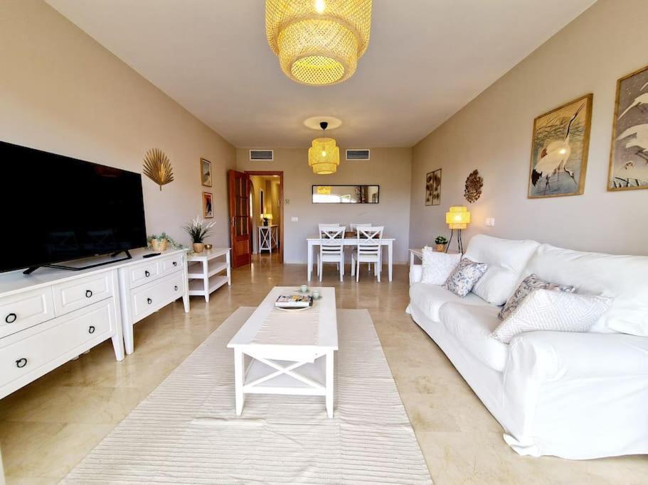 Apartmán Royal Golf View: 2Br, Pools & Ac Sitio de Calahonda Exteriér fotografie