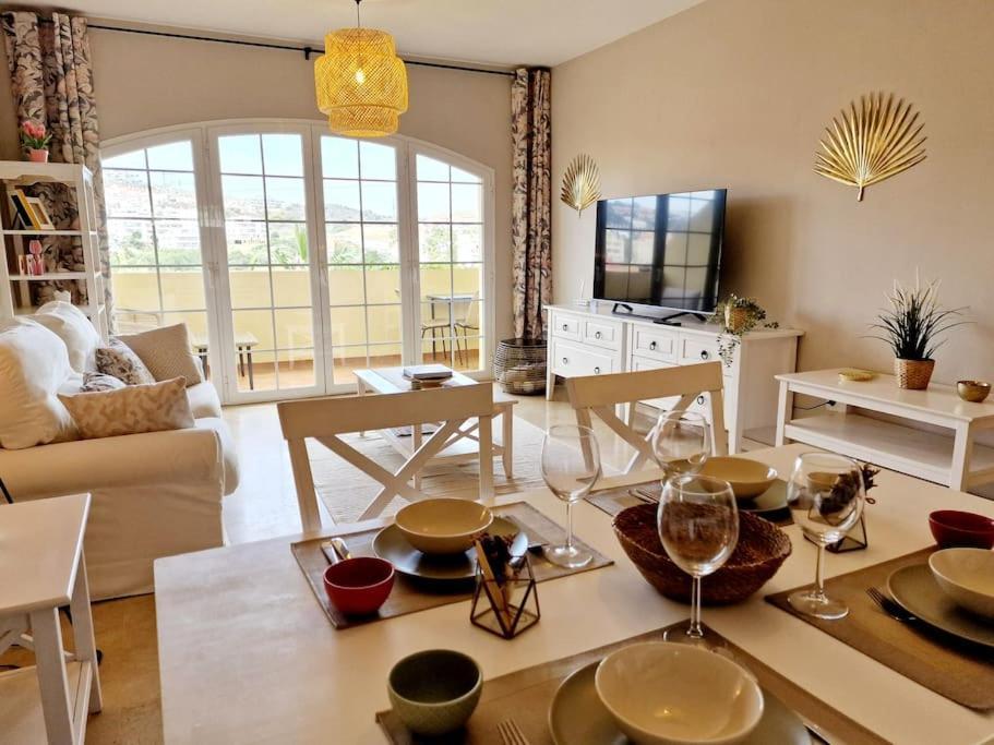Apartmán Royal Golf View: 2Br, Pools & Ac Sitio de Calahonda Exteriér fotografie