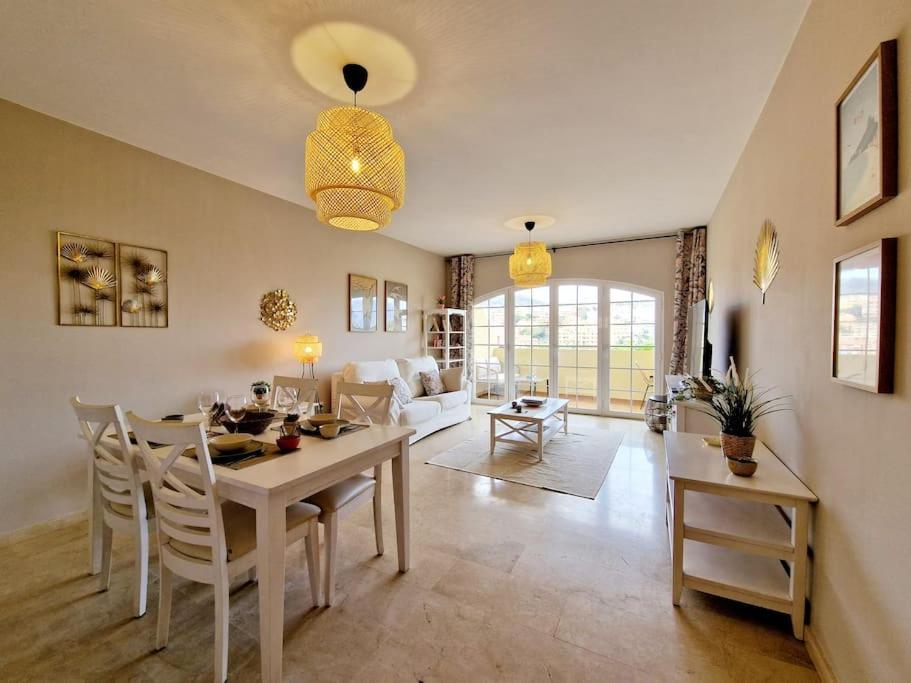 Apartmán Royal Golf View: 2Br, Pools & Ac Sitio de Calahonda Exteriér fotografie