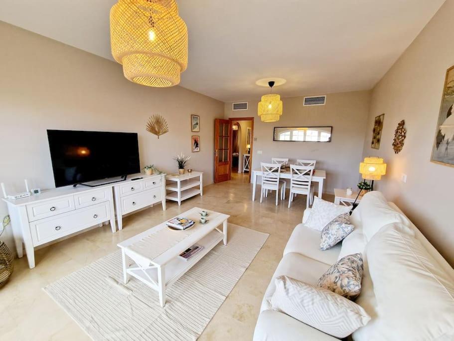Apartmán Royal Golf View: 2Br, Pools & Ac Sitio de Calahonda Exteriér fotografie
