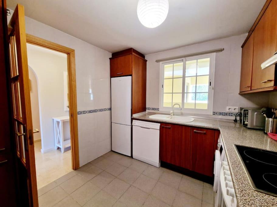 Apartmán Royal Golf View: 2Br, Pools & Ac Sitio de Calahonda Exteriér fotografie