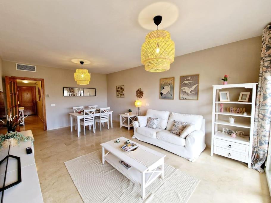 Apartmán Royal Golf View: 2Br, Pools & Ac Sitio de Calahonda Exteriér fotografie