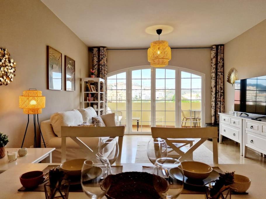 Apartmán Royal Golf View: 2Br, Pools & Ac Sitio de Calahonda Exteriér fotografie